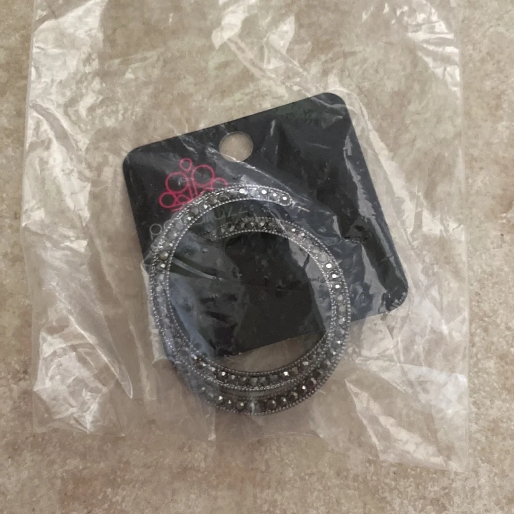 🌟3/$15 🆕NIP: Paparazzi: Dazzling Diamond-naire -Black Earrings